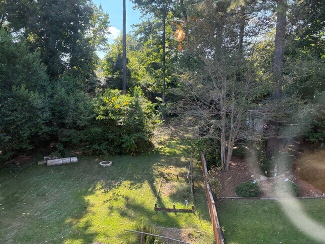Building Photo - 824 Linbard Ln