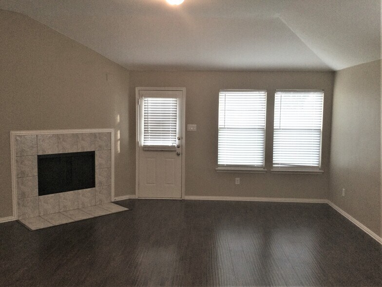 Building Photo - 923 Plumeria Dr