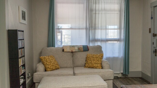 Building Photo - 137 W Tomichi Ave