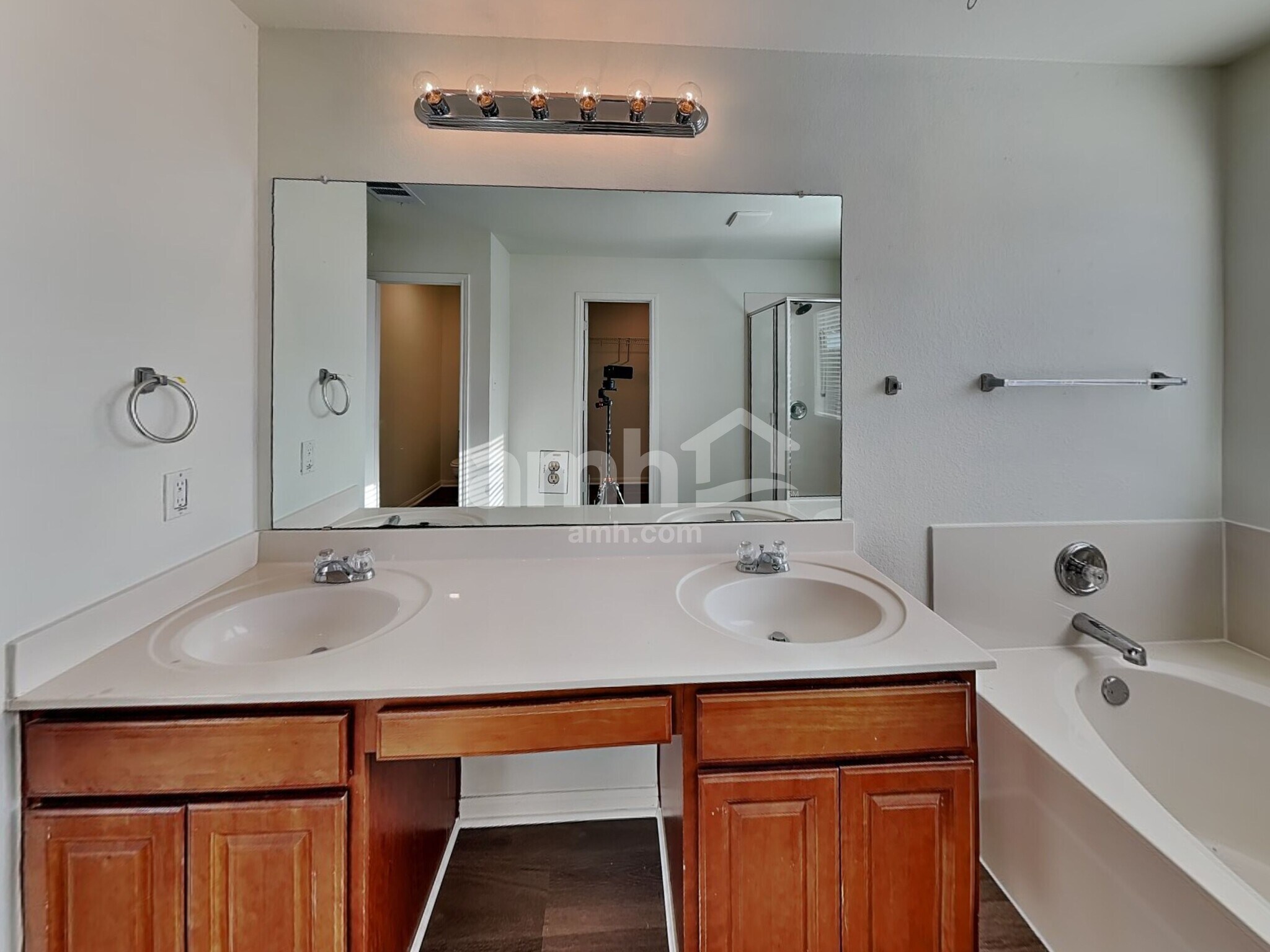 Building Photo - 1701 Amberwood Loop