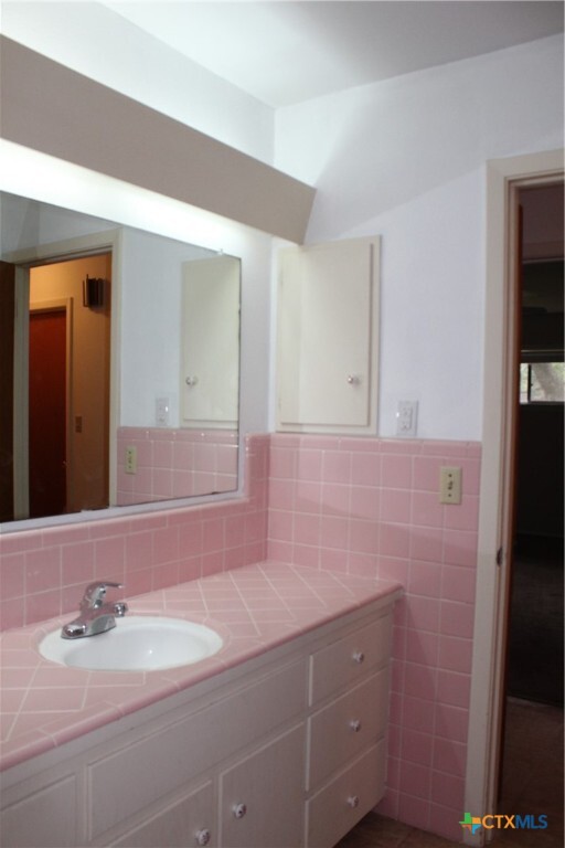 Building Photo - 525 Beverly Ln
