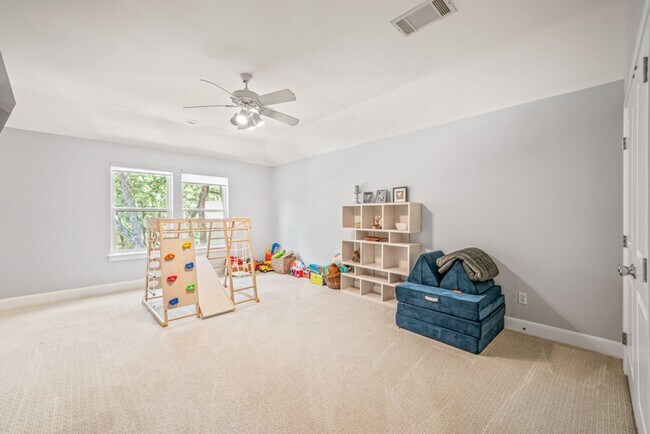 Building Photo - 258 Tuxedo Ave
