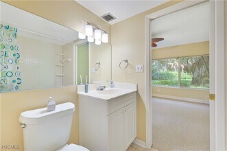 Building Photo - 975 Palm View Dr