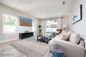 Building Photo - 817 7th Ave N