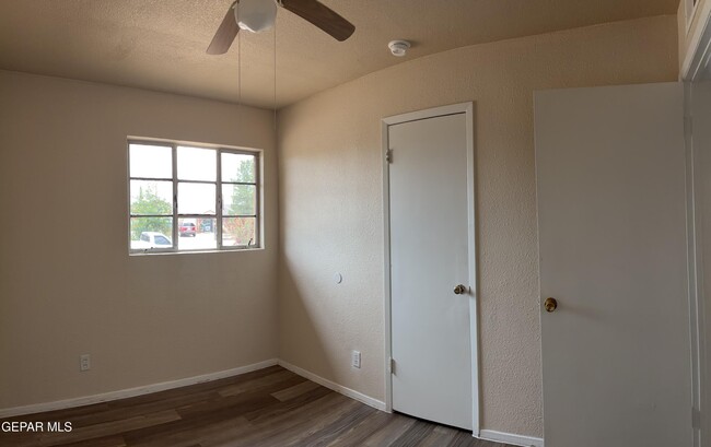 Building Photo - 5140 Tropicana Ave