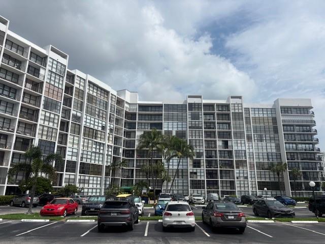 Primary Photo - 800 Parkview Dr