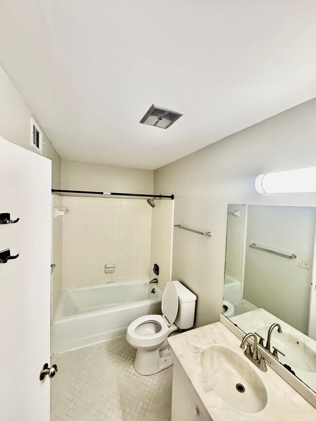 Building Photo - Lake Murray Living--- 2bd/2ba condo