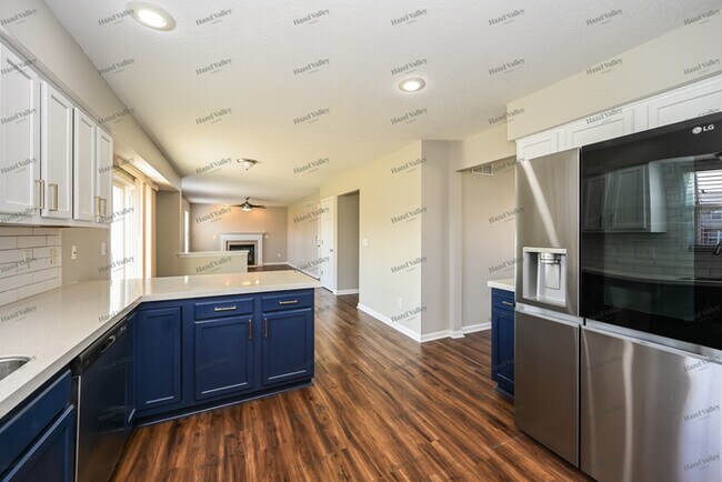 Building Photo - 113 Songbird Ct