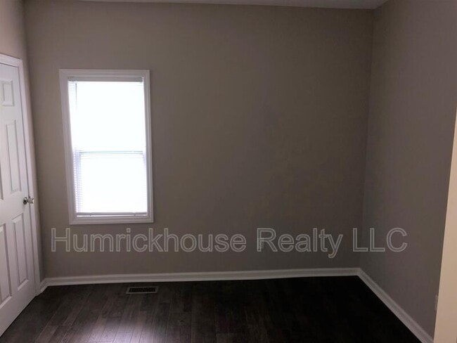 Building Photo - 182 Fern Ave SW