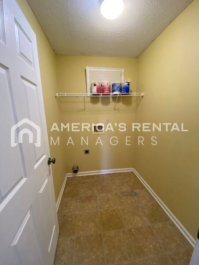 Building Photo - Home in Northport, AL. Sign a lease by 2/28/26 to receive HALF off the deposit!!! DEPOSIT PENDING!