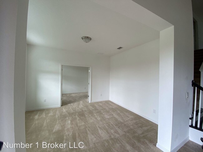 Building Photo - 8 br, 4 bath House - 681 Caterpillar Run
