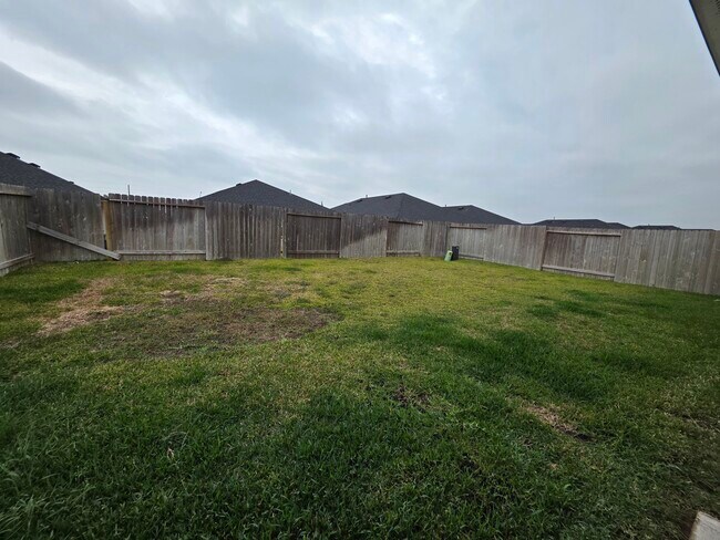 Building Photo - 1131 Hughes Crossing Dr