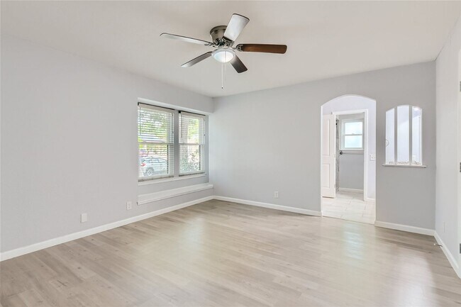 Building Photo - Stunning 4 bedroom for rent, mature trees,...