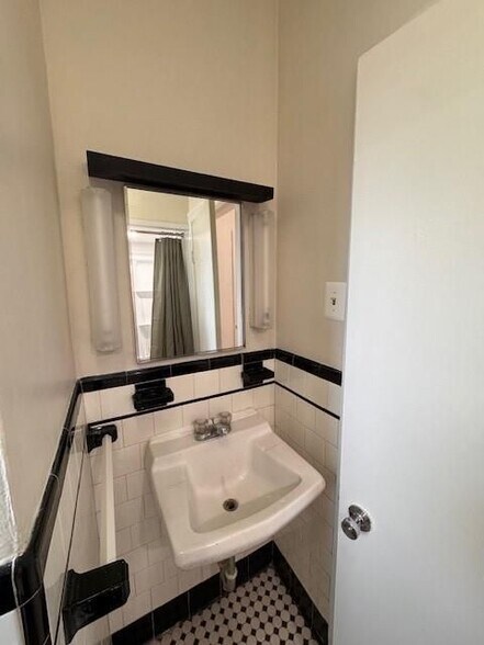 Building Photo - 151 Pidge Ave