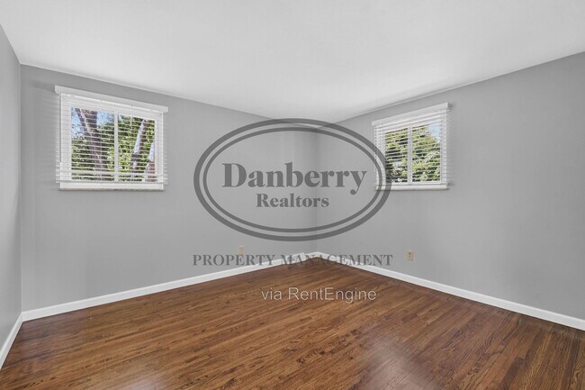 Building Photo - 6946 Kinsman Dr