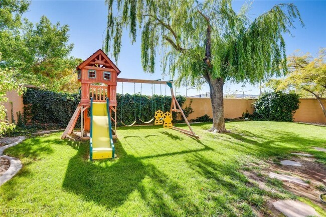 Building Photo - 11797 Golden Moments Ave