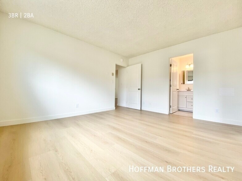 Building Photo - 1724 Arizona Ave