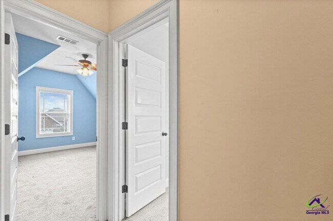 Building Photo - 300 Cheshire Dr