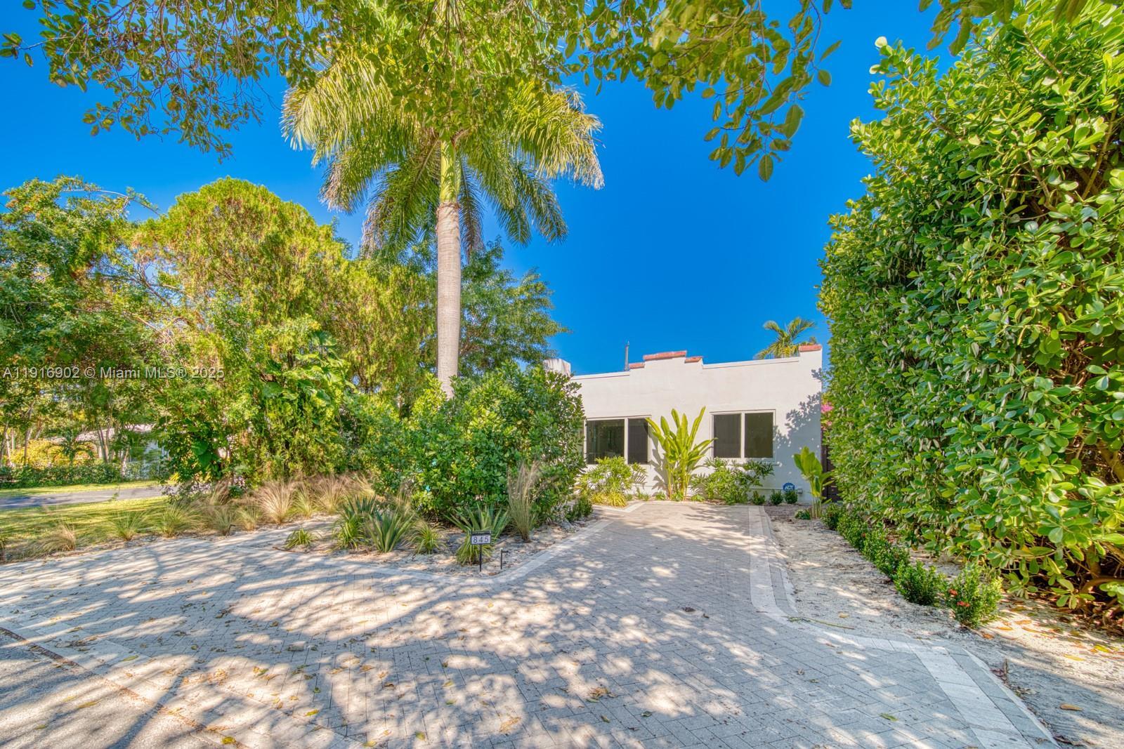 Building Photo - 845 NE 119th St