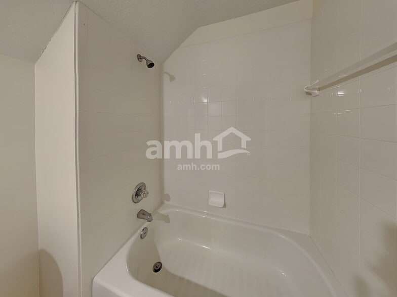 Building Photo - 2061 Jimmy Ln