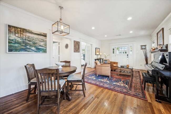 Building Photo - 825 Merrill St