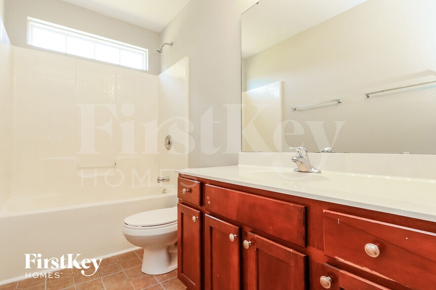 Building Photo - 619 English Oak Cir