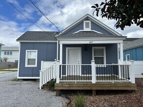 Building Photo - 407 S A St