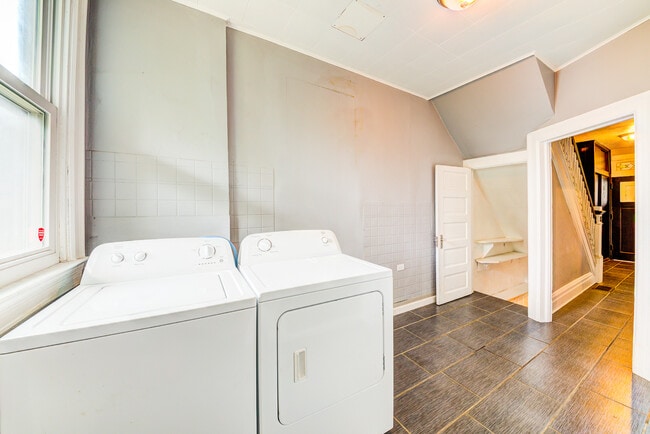 Building Photo - 103 Harwood St