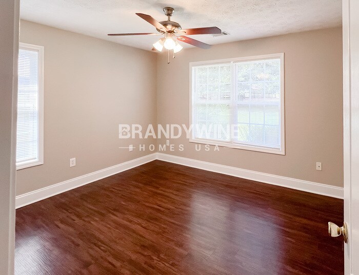 Building Photo - 155 Jennifer Ln