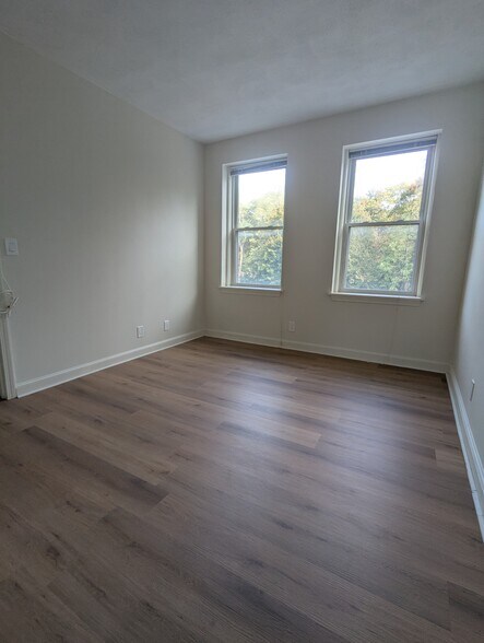 Living Room - 1411 Commonwealth Ave