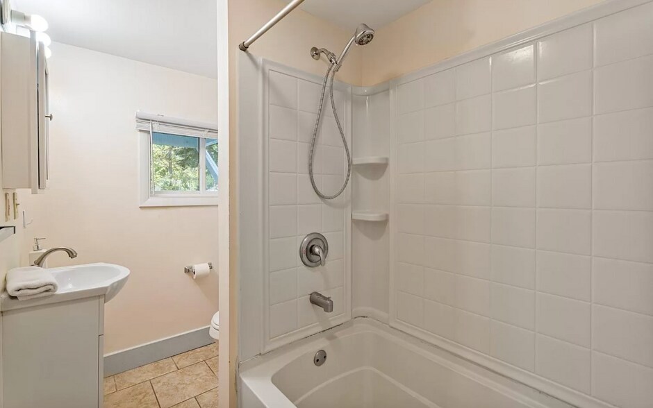 Building Photo - 136 Fayette St