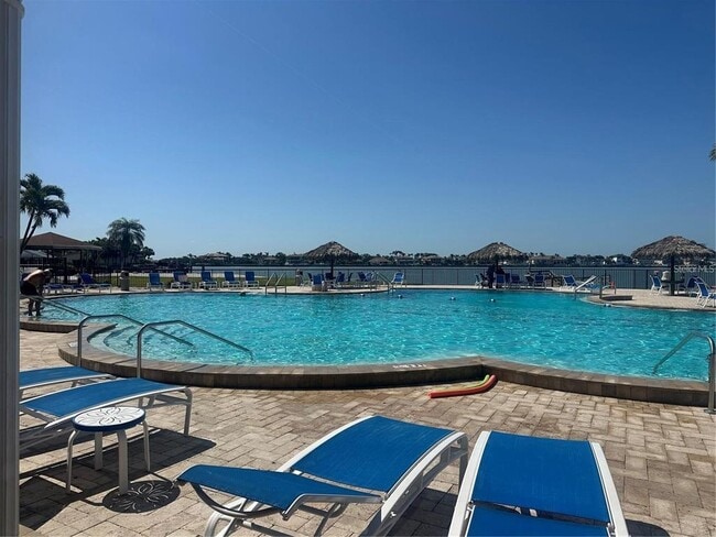 Building Photo - 4900 Brittany Dr S