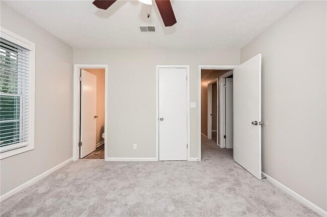 Building Photo - 8990 Sterling Ridge Ln