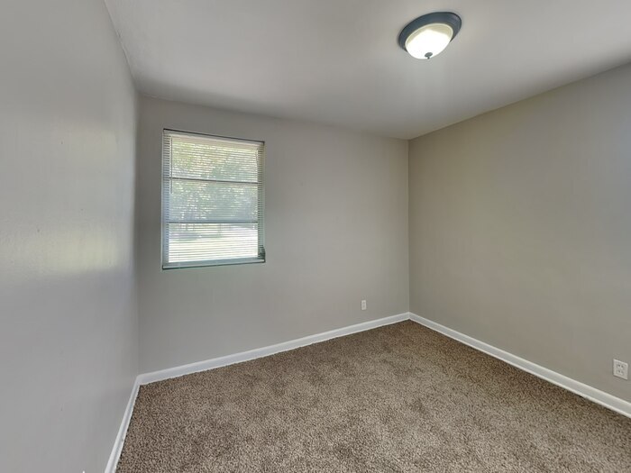 Building Photo - 5835 Norde Dr W