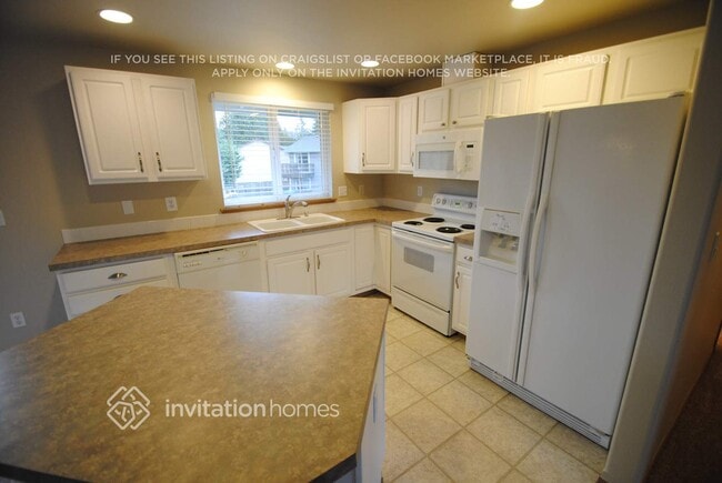 Building Photo - 15711 24th Ave E