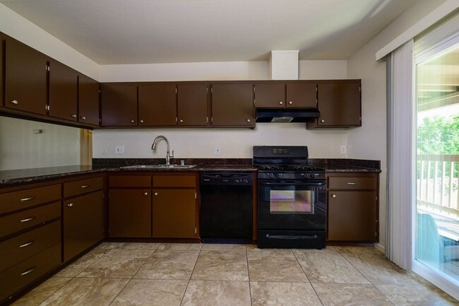 Building Photo - Benicia! Large two bedroom, one bath avail...