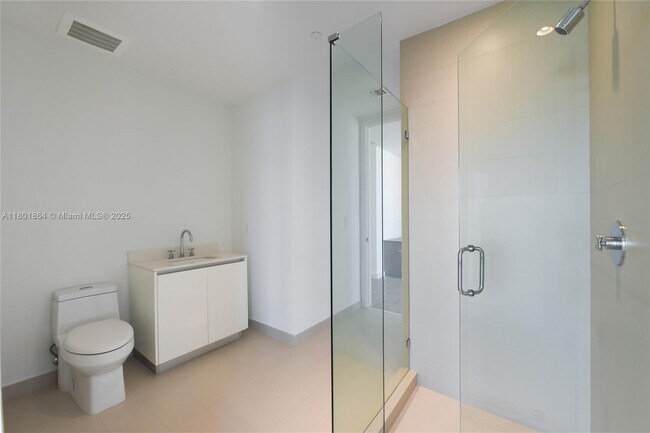 Building Photo - 2831 S Bayshore Dr