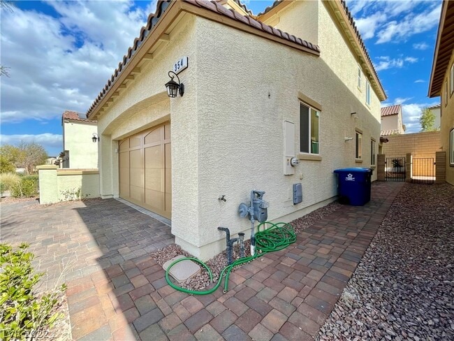 Building Photo - 354 Mezzaforte St