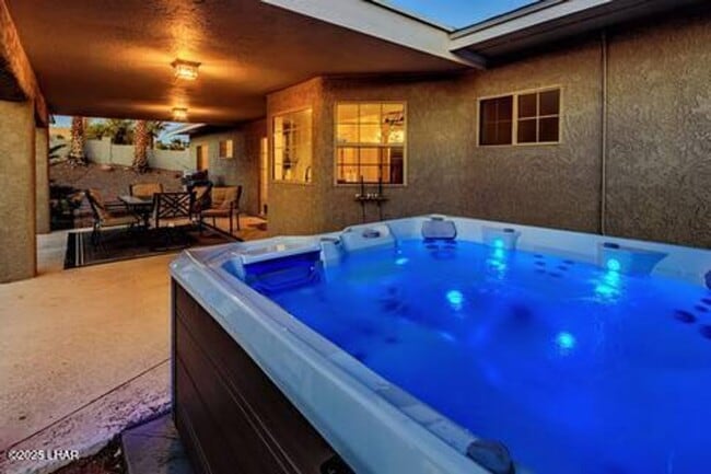 Building Photo - Long Term Rental heated pool & hot tub