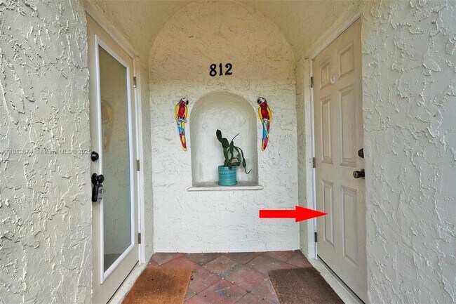 Building Photo - 812 Chukker Rd