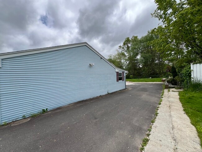 Building Photo - 505 Church St