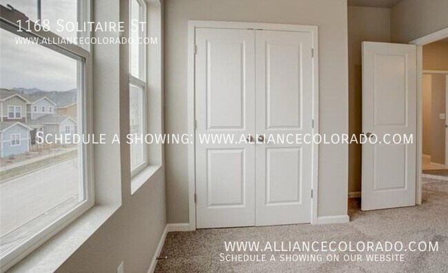 Building Photo - 1168 Solitaire St