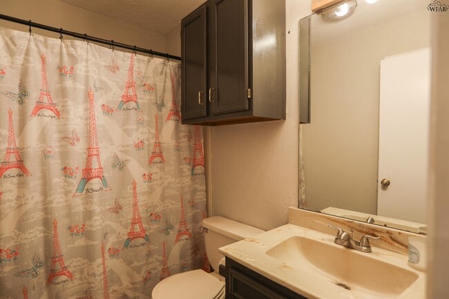 Building Photo - 5403 Hooper Dr