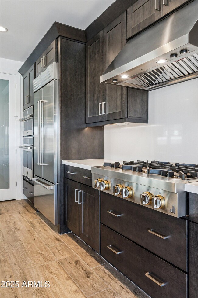 Building Photo - 11138 N San Clemente St