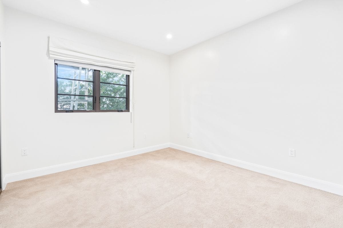 Building Photo - 10647 Ashton Ave