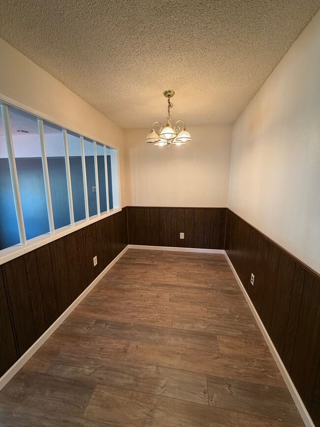 Building Photo - 2.2. miles to Sky Lakes Medical Center and Oregon Institute of Technology, 2bdrm 1 bath duplex