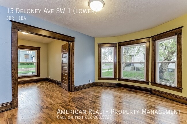 Building Photo - 15 Deloney Ave SW