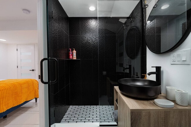 Building Photo - 4016 Eaton Dr