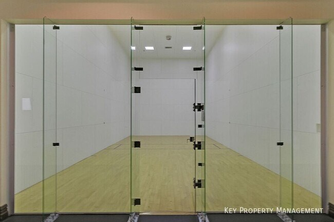 Building Photo - 956 Via Canale Dr