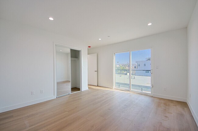 Building Photo - 1638 S Longwood Ave